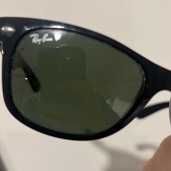 Used Ray-Ban Polarized Wayfarers - good condition with case! - Picture 4 of 5
